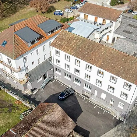 Le Dauphine 3 Apartment *