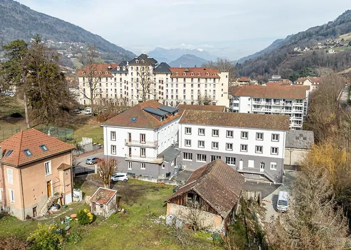Апартаменты Le Dauphine 3 *