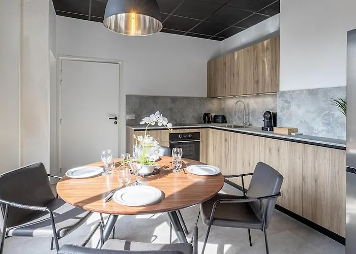 Апартаменты Le Dauphine 3 *